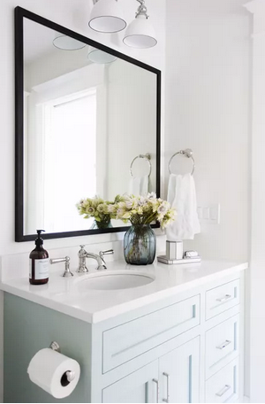 Simple and Clean Traditional Bathroom Image
